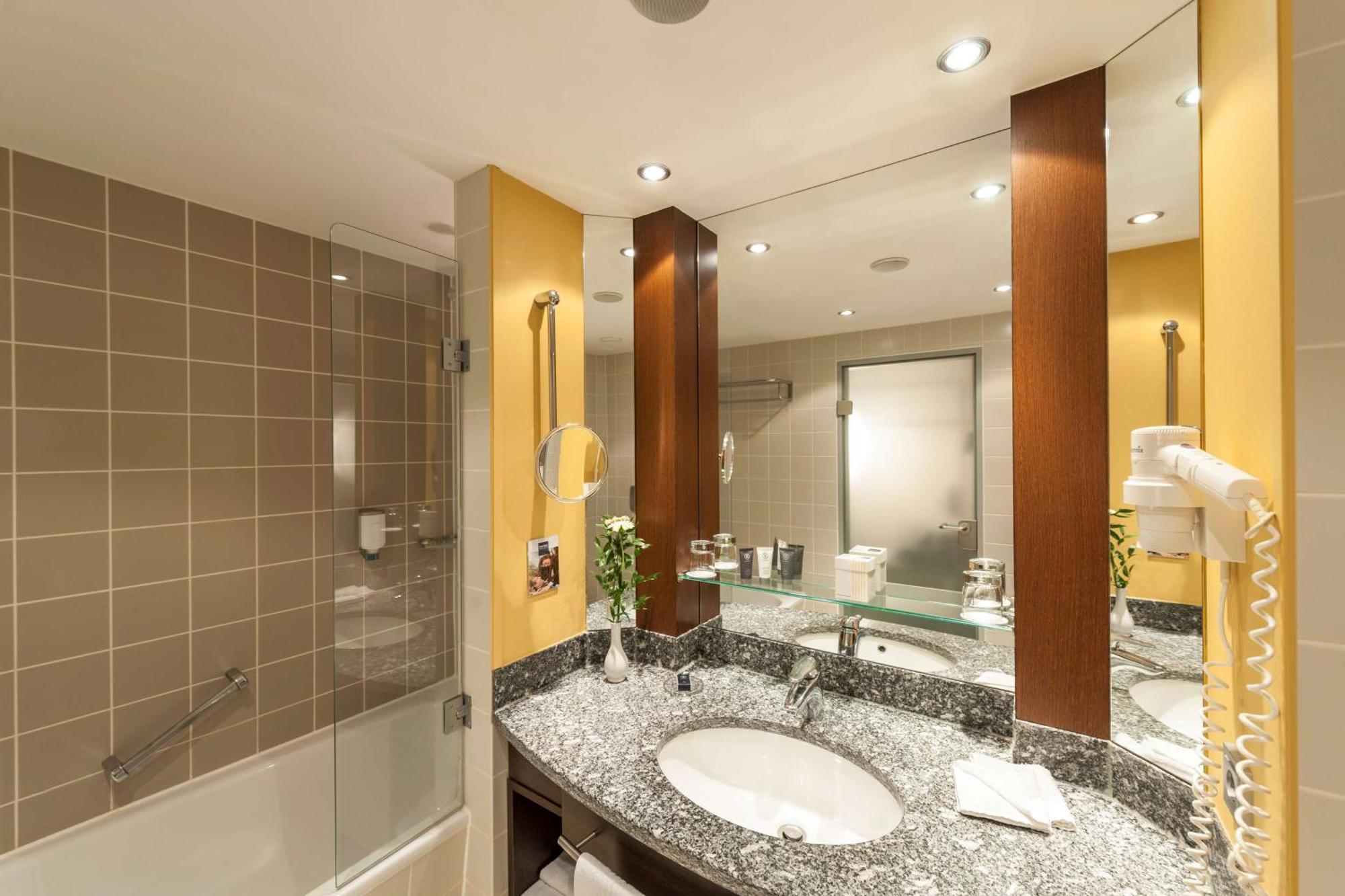 Hotel Essential By Dorint Frankfurt-niederrad 4*